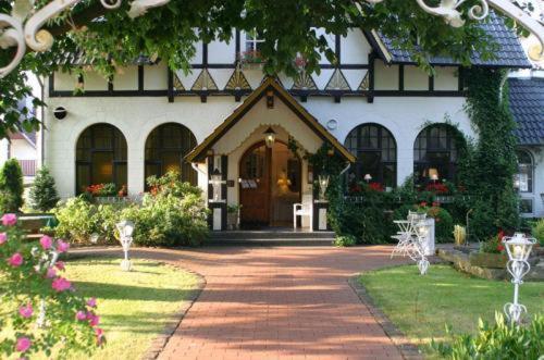 Hotel Kastanienhof Bad Münder am Deister Buitenkant foto