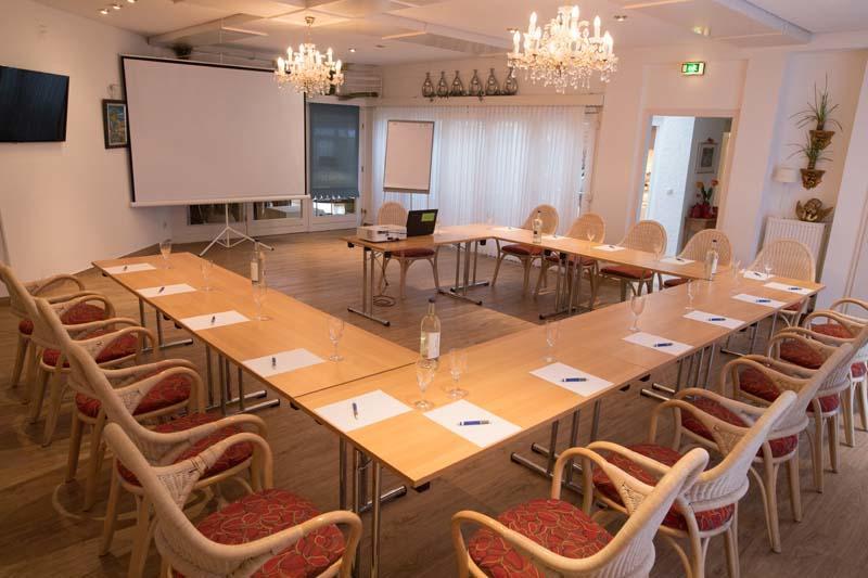 Hotel Kastanienhof Bad Münder am Deister Buitenkant foto